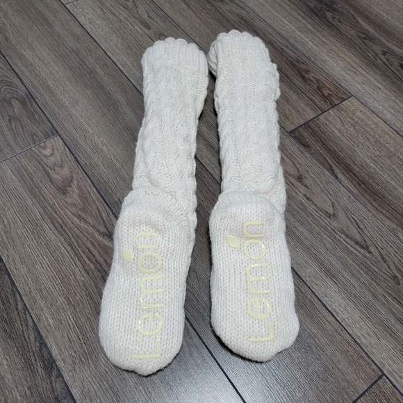 ✨️3 For $30✨️NWOT Lemon Reading Socks (OS - M/L) - Picture 4 of 10